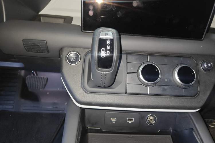 Used Land Rover Defender 2023 90 2.0T P300 X-DYNAMIC HSE