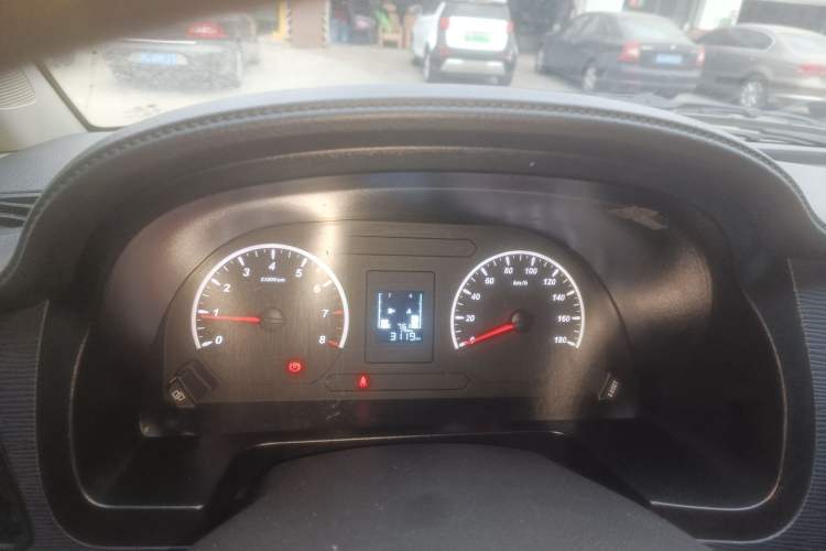 Used FORTHING Lingzhi 2023 M5L 1.6L Base Model 5 Seats
