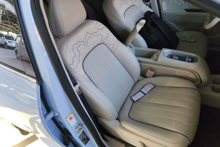 Used ORA Good Cat 2023 401 km Standard Range Prestige Version Lithium Iron Phosphate
