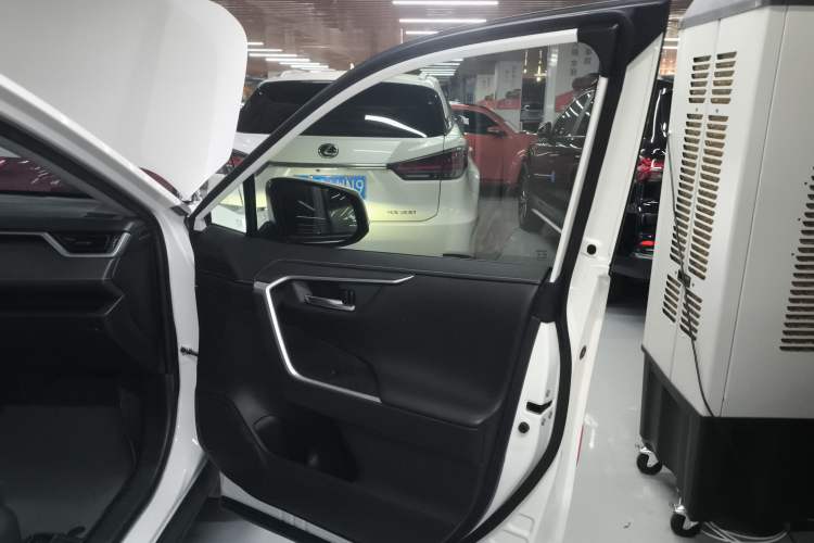 Used Toyota RAV4 2020 2.0L CVT Two-Wheel Drive Prestige Edition
