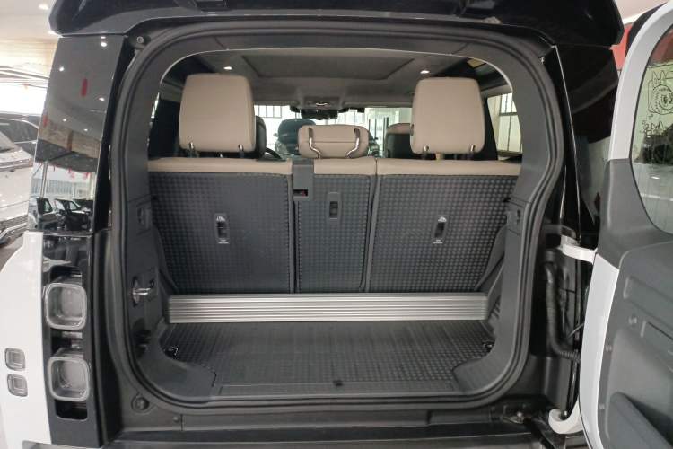 Used Land Rover Defender 2022 90 2.0T P300 Tiger-Power Ambition Edition
