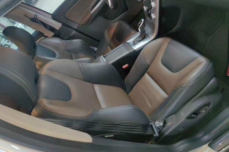 Used Volvo XC60 2017 T5 AWD Smart Upgrade Edition
