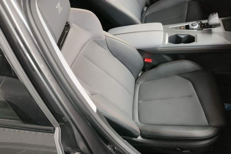 Used Oshan Z6 2023 Blue Whale 1.5T DCT Smart-Led City Edition