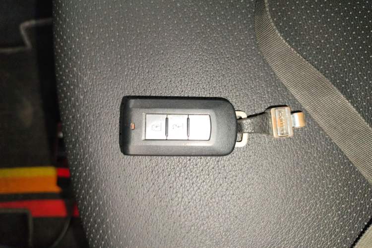 Used Mitsubishi Outlander 2018 2.0L Two-Wheel-Drive Jiale Edition 7-Seater