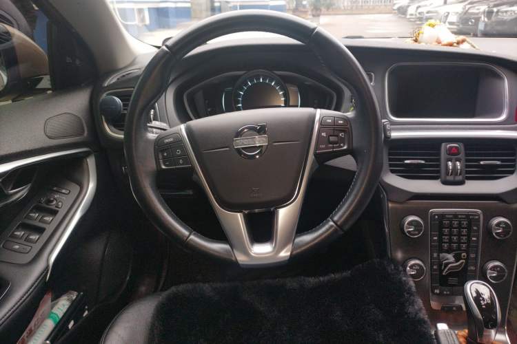 Used Volvo V40 2014 2.0T Zhiya Edition
