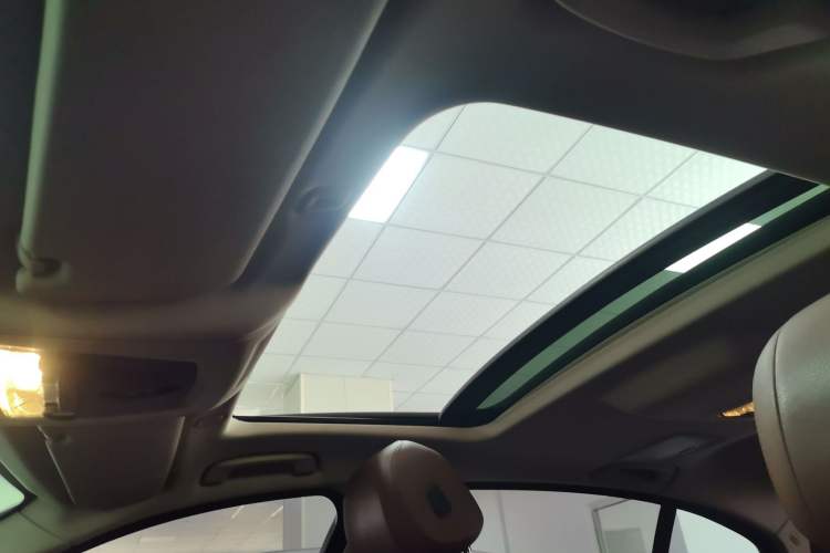 Used BMW 5 Series 2014 525Li Leading Model
