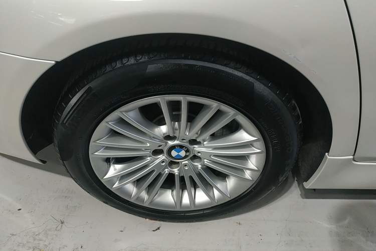 Used BMW 5 Series 2014 525Li Leading Model

