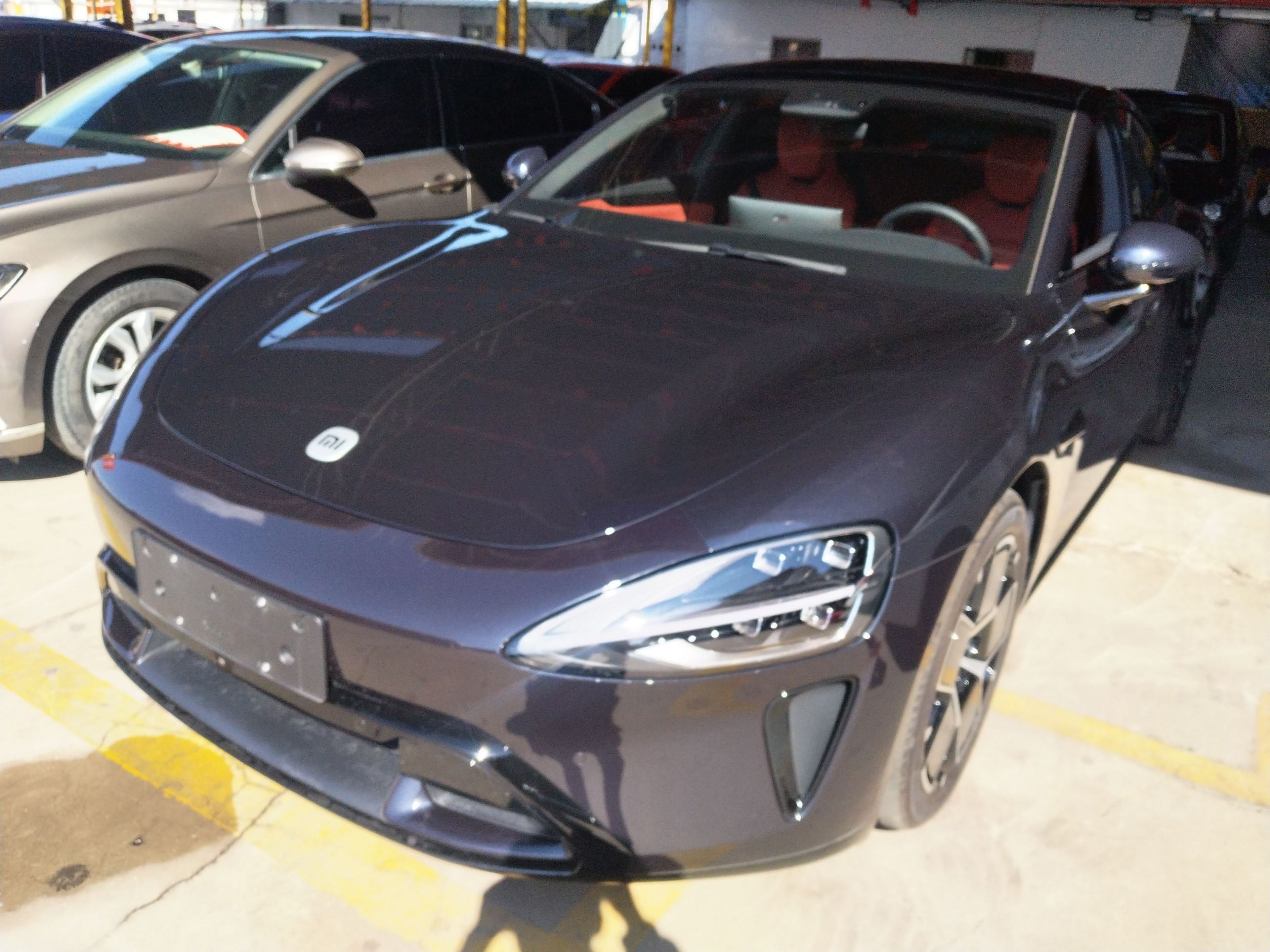 Под передней частью автомобиля