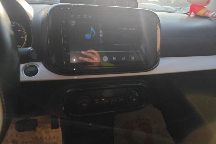 Used Roewe Clever 2021 302 km New Four-Seater Super-Efficient Version
