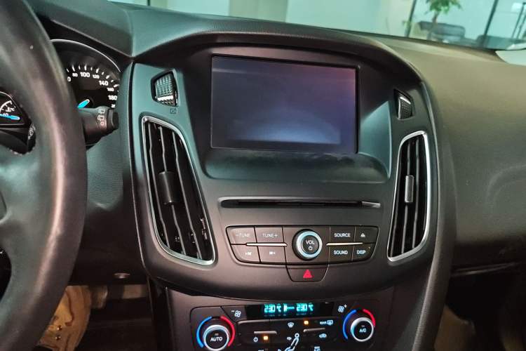 Used Ford Focus 2017 1.5T CTCC White and Black Limited Edition
