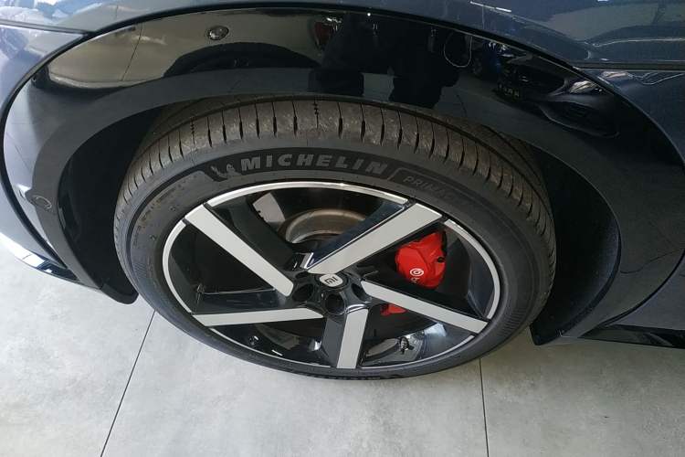 Used  YU7 2025 Ultra-Long Range High-Performance All-Wheel-Drive Max Edition
