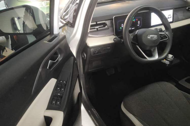 Used Geometry E Firefly 2024 301km Flowing Light
