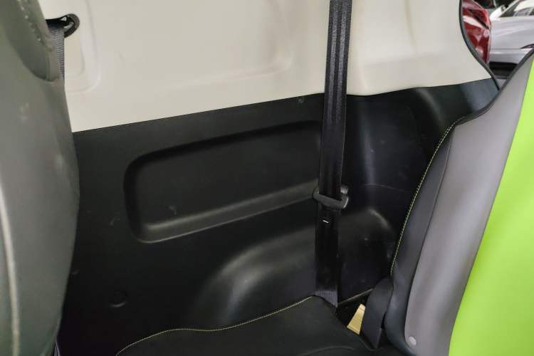 Used Roewe Clever 2021 302 km New Four-Seater Super-Efficient Version
