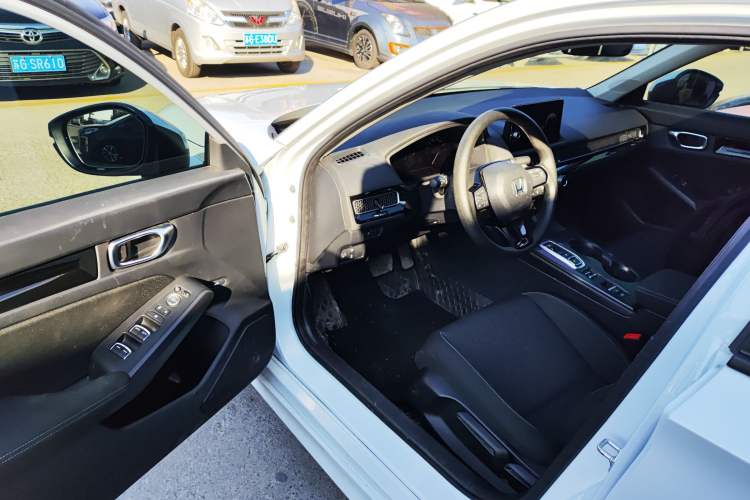 Used Honda Civic 2023 2.0L eHEV Pioneer Edition
