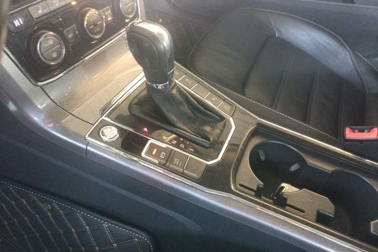 Used Volkswagen Passat 2017 330TSI DSG Luxury Edition
