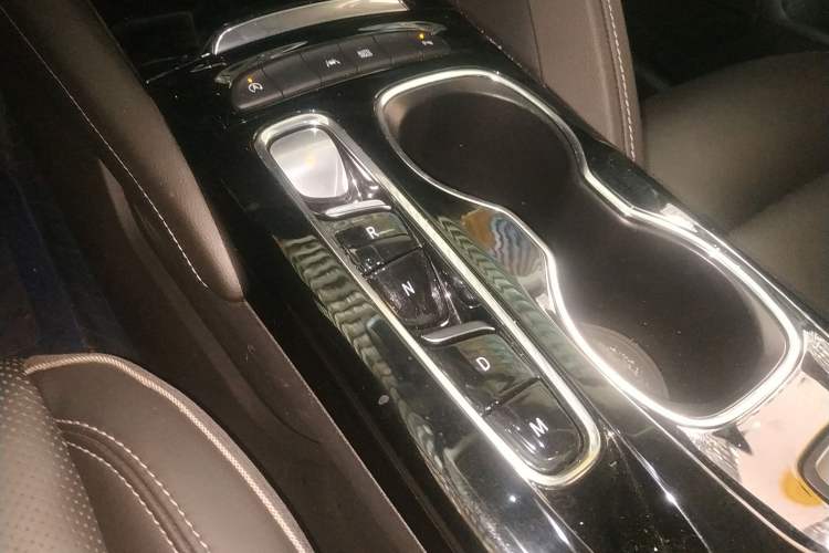 Used Buick Envision 2022 Facelift Encore S 652T Two-Wheel-Drive Luxury Model
