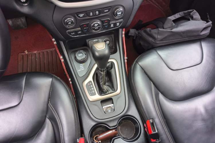 Used  Cherokee 2017 2.4L Professional Edition