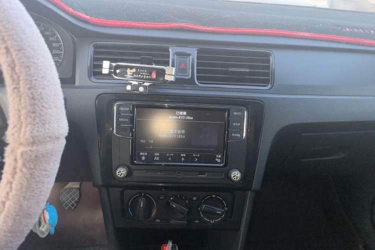 Used Volkswagen Santana 2015 1.6L Manual Fashion Edition