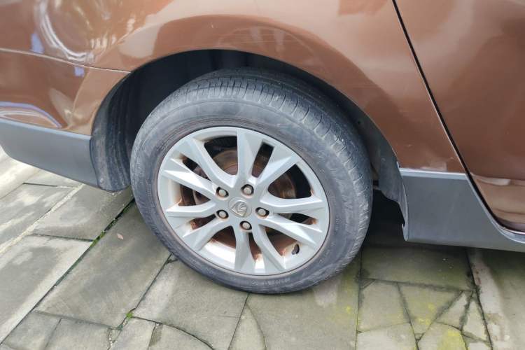 Used Baojun 730 2014 1.5L manual standard trim 7 seats
