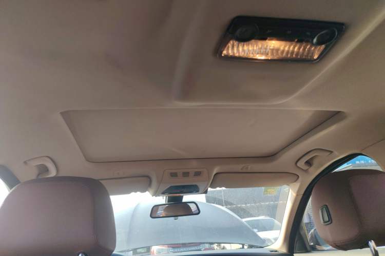 Used BMW 5 Series 2014 520Li Elegant Model
