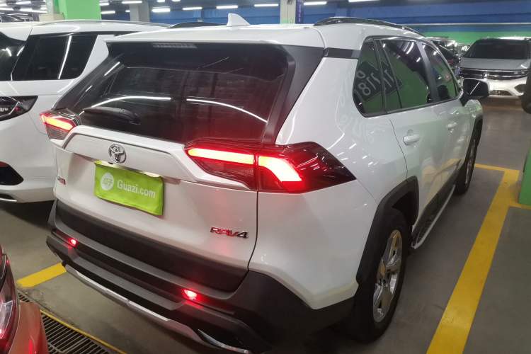 Used Toyota RAV4 2021 2.0L CVT Two-Wheel Drive Fashion PLUS Edition
