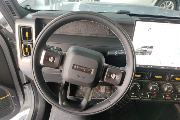 Used  V23 2025 401 Two-Wheel Drive Advanced Edition