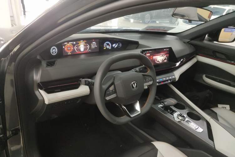 Used Changan UNI-V iDD 2024 Blue Whale Smart Electric iDD 136km Luxury Model