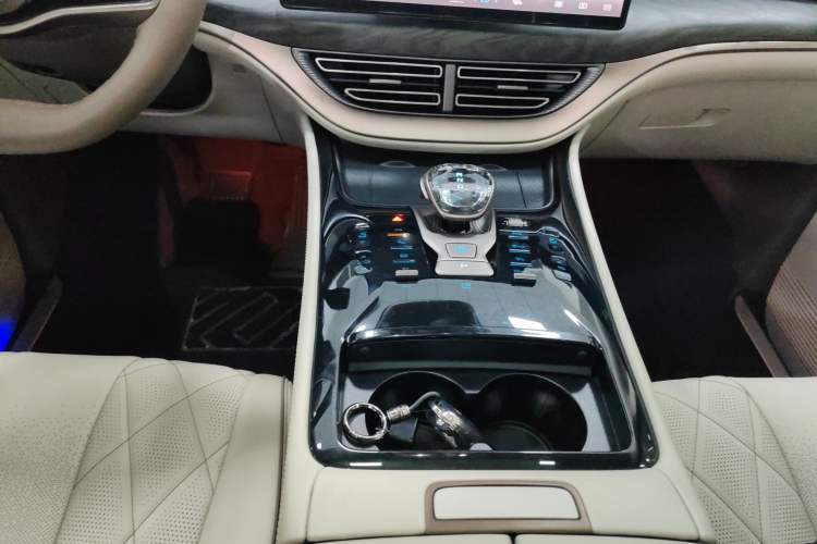 Used Denza D9 2023 DM-i 965 Luxury Model
