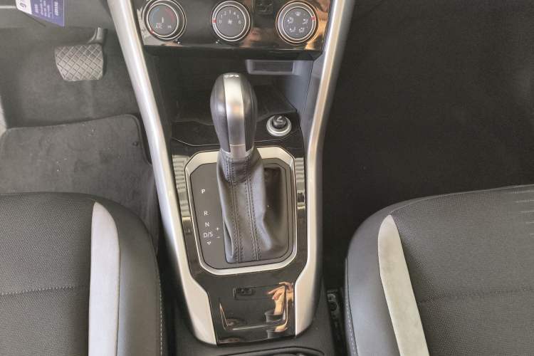 Used Volkswagen T-ROC 2019 230TSI DSG Two-Wheel-Drive Advanced Version China VI Standard
