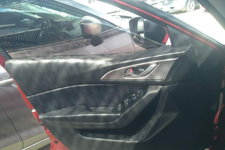 Used Mazda Mazda 3 Axela 2017 Hatchback 2.0L Automatic Luxury Model Emission Standard China V
