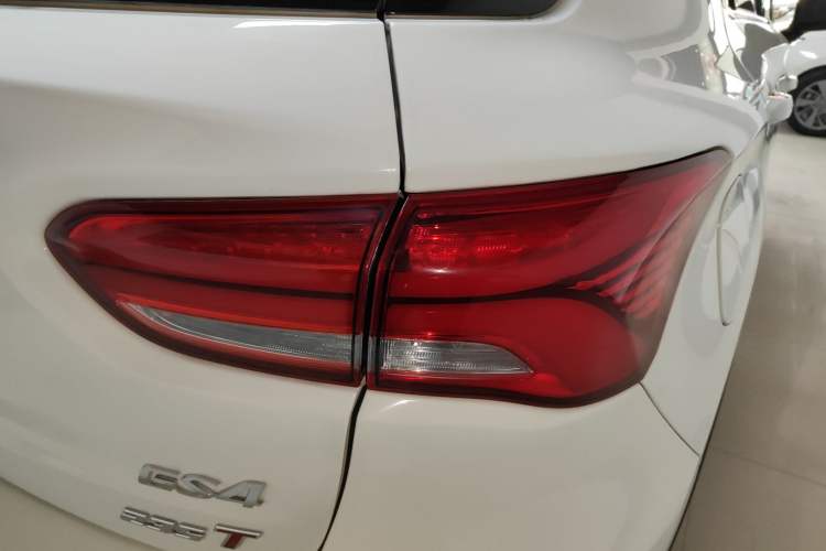 Used GAC Trumpchi GS4 2018 235T Automatic Two-Wheel Drive Luxury Smart Connectivity Millionth Anniversary Edition
