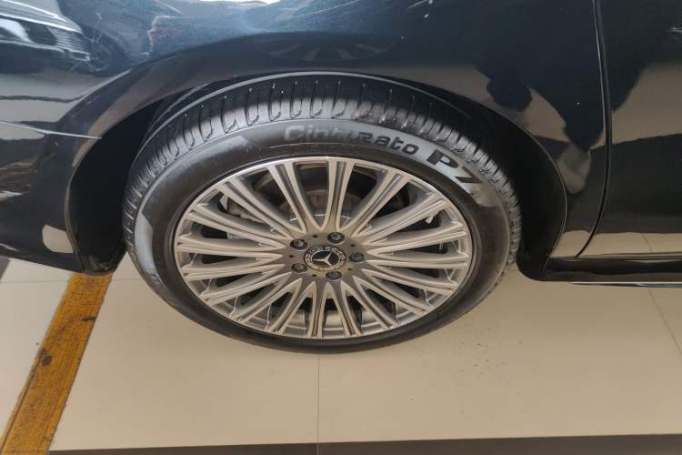 Used Mercedes-Benz E-Class 2019 Restyled E 300 L Sporty and Stylish Edition