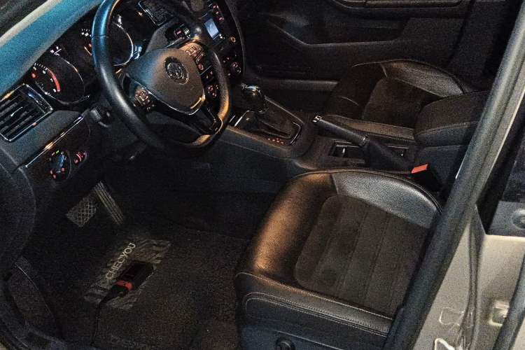 Used Volkswagen Sagitar 2017 230TSI Automatic Luxury Edition