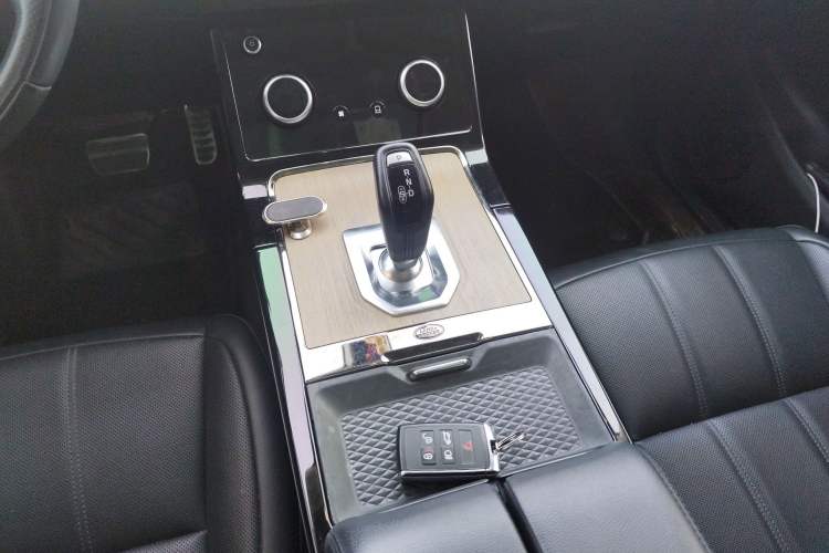 Used Land Rover Range Rover Evoque 2021 Range Rover Velar 249 PS R-Dynamic S Performance Edition
