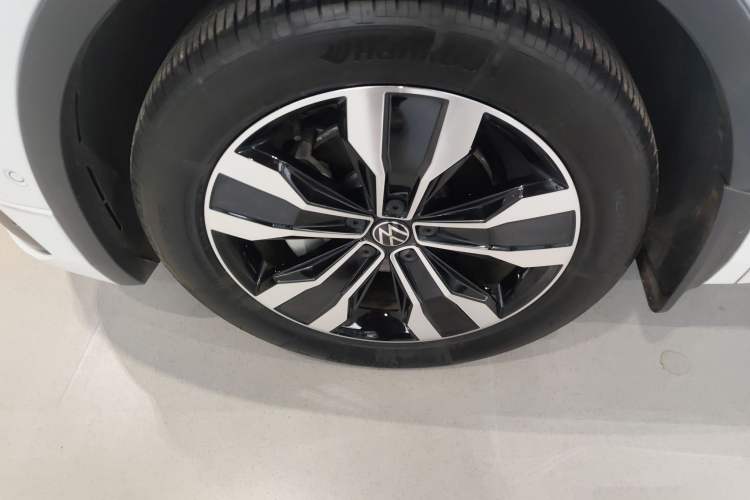 Used Volkswagen Tiguan L 2024 Outstanding Model 330TSI Automatic Two-Wheel Drive R-Line Dragon Glory Edition
