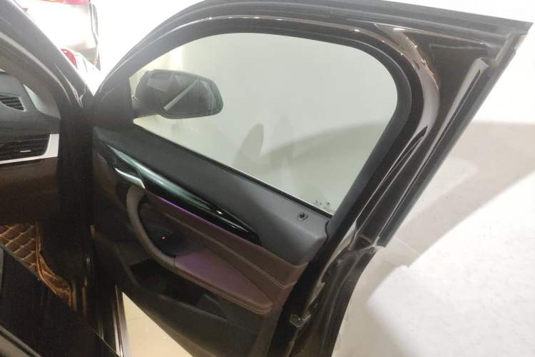 Used BMW X1 2020 sDrive25Li Leading Model
