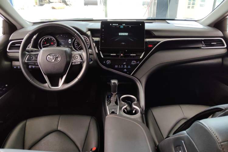 Used Toyota Camry 2023 2.0G Luxury Edition
