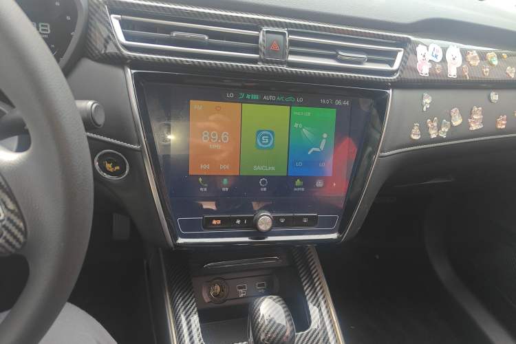 Used Roewe i5 2020 1.5L Automatic 4G Connect Luxury Flagship Edition
