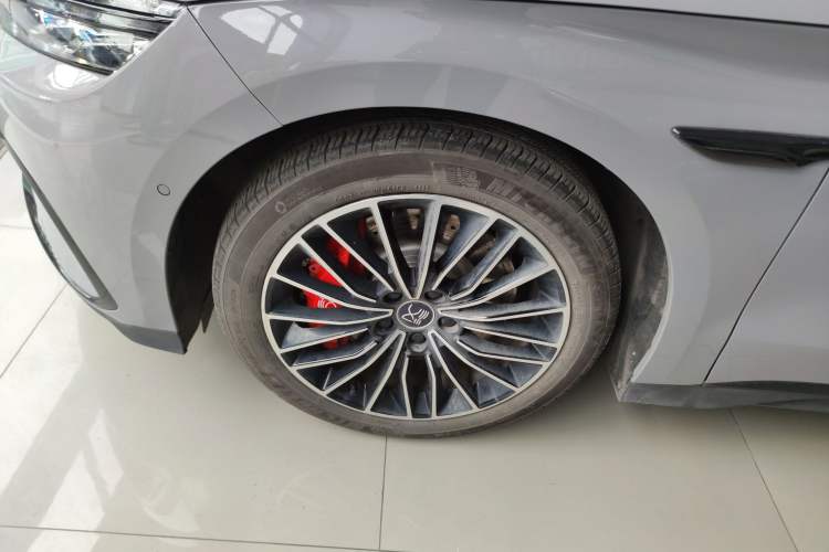 Used BYD Han 2025 EV with 701 km of Laser Radar-Enabled Intelligent Driving
