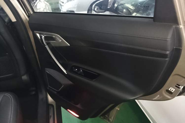 Used Geely Auto Emgrand X7 Sport 2020 1.8TD DCT Two-Wheel Drive Smart Connect 4G-Enabled Version
