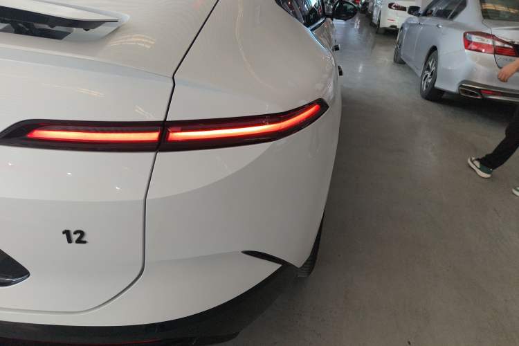 Used  12 2024 700 Three-Laser Rear-Wheel Drive Luxury Edition
