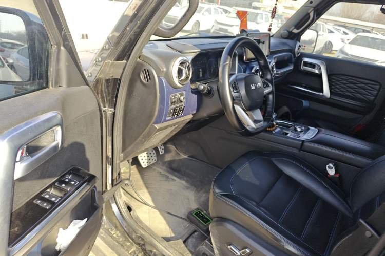 Used  BJ40 2020 2.0T Automatic Four-Wheel Drive Urban Hunter Edition Chivalrous Type