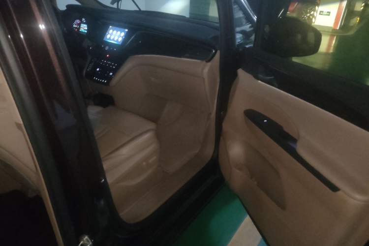 Used Buick GL8 2017 ES 28T Luxury Model China V Standard
