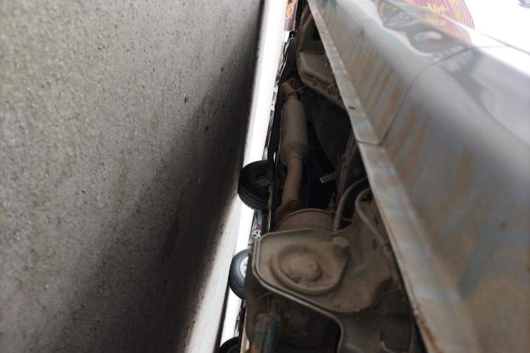 Used Wuling Hongguang V 2022 1.5L Jingqu Edition Enclosed-Window Vehicle with Hydraulic Power Steering LAR
