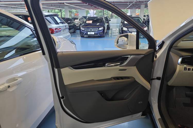 Used Cadillac XT6 2022 2.0T Six-Seater Four-Wheel Drive Luxury Version
