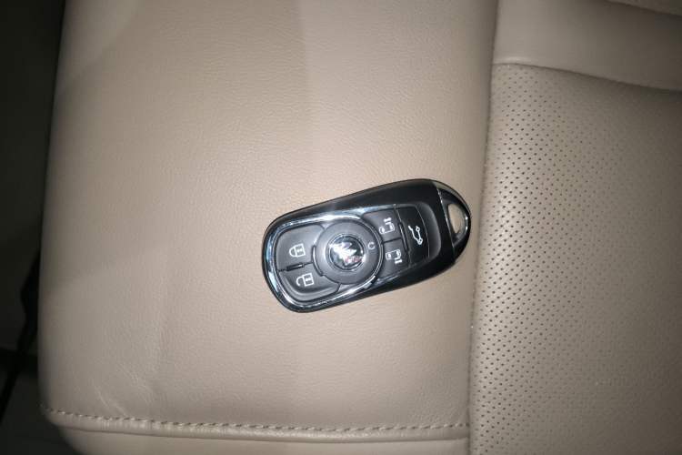 Used Buick GL8 2021 ES Landtrek 653T Luxury Model