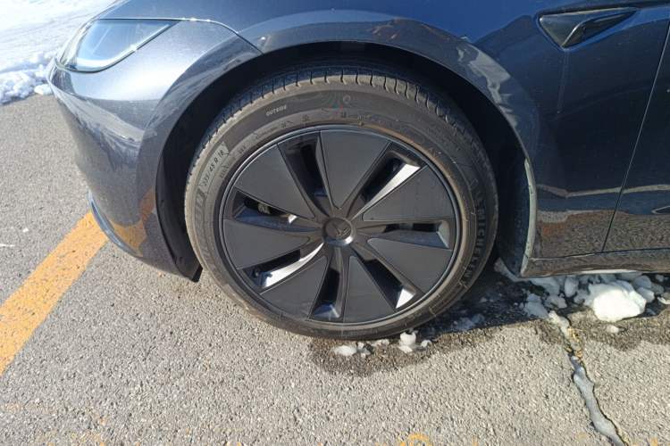 Used Tesla Model 3 2023 Long-Range All-Wheel-Drive Version
