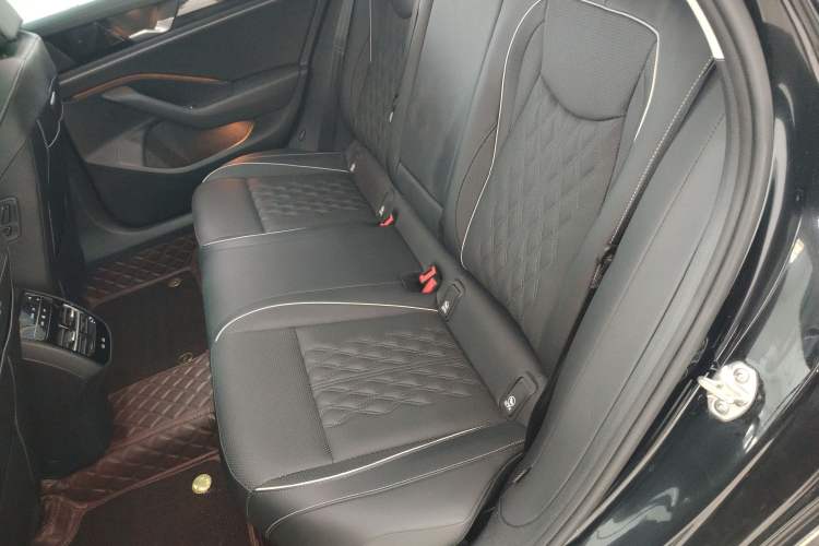 Used Volkswagen Magotan 2024 380TSI DSG Prestige Edition DaMai Package
