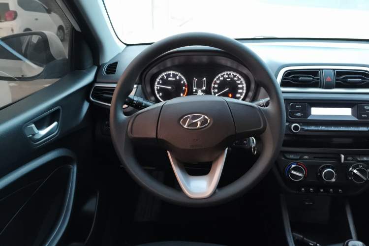 Used Hyundai Verna 2017 1.4L Manual Refreshed Version China V Standard