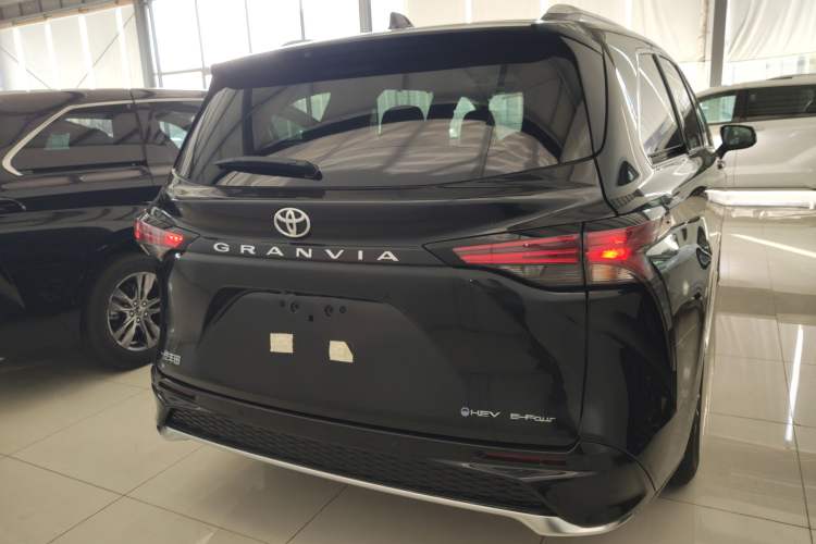 Used Toyota Granvia 2024 2.5L Hybrid Prestige PLUS Four-Wheel Drive Version